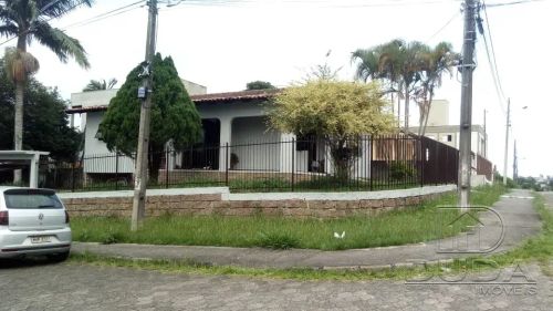 Casa com 4 dormitórios