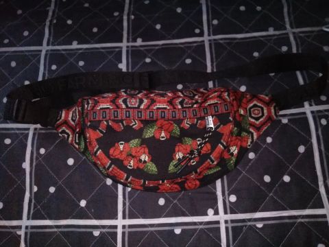 Bolsa de cintura estampada