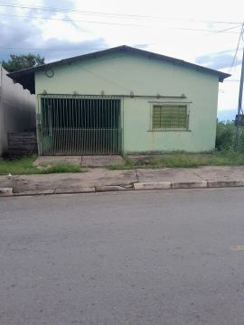 Casa térrea para venda em ótima localização