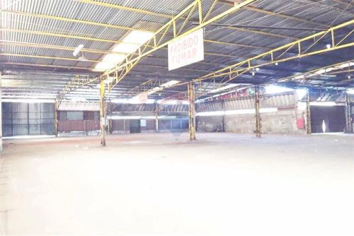 Galpão para alugar Próximo ao Aeroporto de 4500 m² com docas.