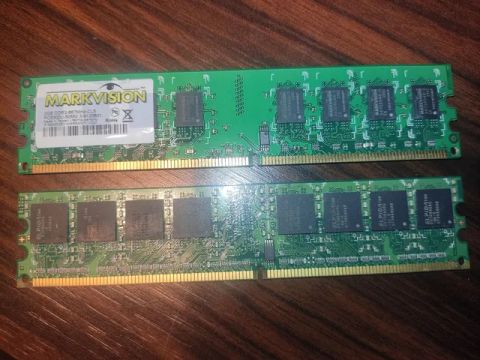 Memória desktop DDR2 667 2 GB (2 gigas cada)