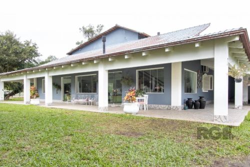Lindo Sitio, com ampla área verde, com piscina, arvores frutíferas canil, piscina, área go