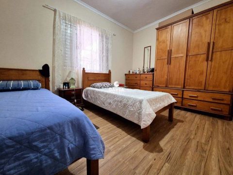 Casa grande isolada com 3 dormitórios + Edícula