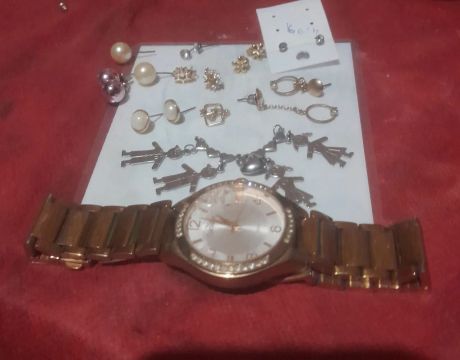 Combo de brincos e pingente+Relógio de pulso feminino dourado