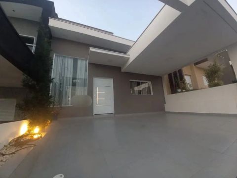 Casa à venda no Horto Florestal Villagio