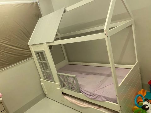 Vendo bicama solteiro em formato de casinha 