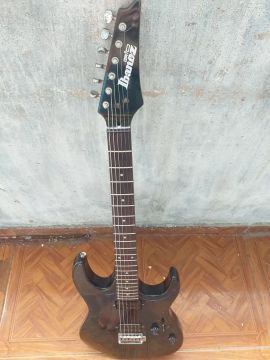Guitarra Ibanez Gio - Cor preta?