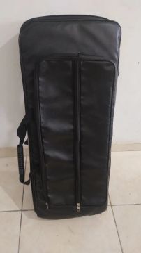 Ótimo case para sax tenor.