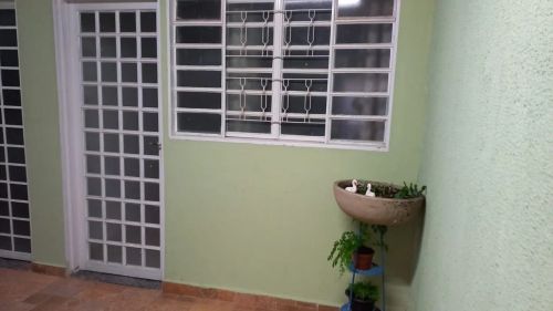 Aluga-se kitnets mobiliados