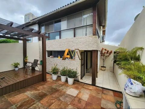 CASA ALTO PADRÃO COM 8 SUÍTES EM PATAMARES