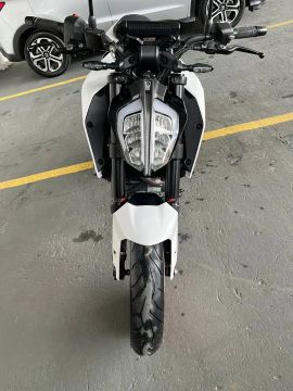 KTM Duke 390- Branca - Impecável