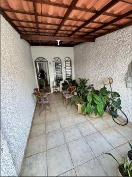 Ótima oportunidade casa á venda localizada no Bairro Serrano