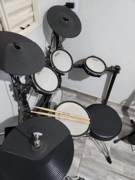 ( LEIA O ANUNCIO ) Vendo Bateria Eletronica AMW ed9