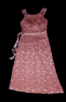 Vestido de renda rosa para festa