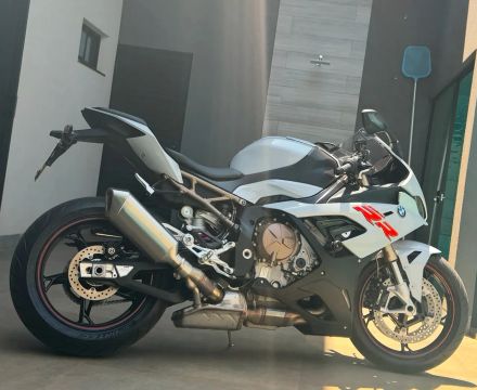 BMW S 1000 RR - Esportiva de Luxo