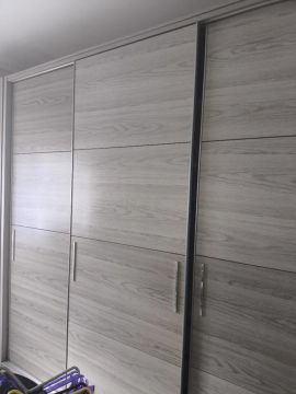 Guarda-Roupa  casal de Cor Amadeirado