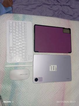 Tablet Xiaomi Redmi Pad SE lilas lavanda com capinha, teclado, mouse e caneta original 