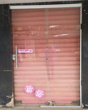 Porta de correr em vidro e alumínio