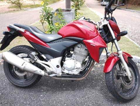 Honda CB 300r - Vermelha - Impecável