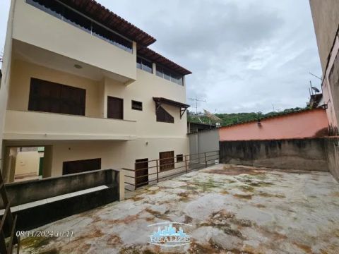 Código 4387 - Vende casa no bairro Ideal, 05 quartos, sendo 01 suíte com sacada