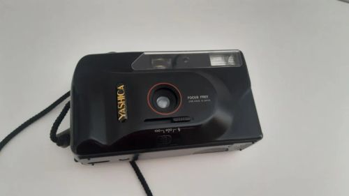 Câmera Yashica