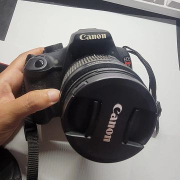 Câmera cânon T5 com lente 15-55+ bateria e carregador