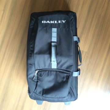 Mala de Viagem Oakley - Preta Média e Grande
