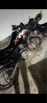 XRE 2014/ moto bem durinha pneus zero 