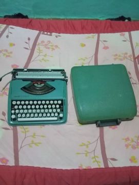 Máquina de escrever Olivetti Lettera 82