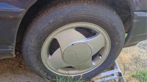 Roda Fiat 14 em excelente estado com pneu firestone 175/65 14 zero