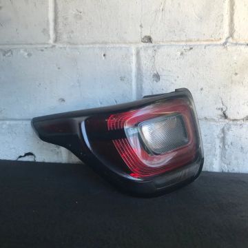 Lanterna Fiat strada 2022 lado esquerdo 