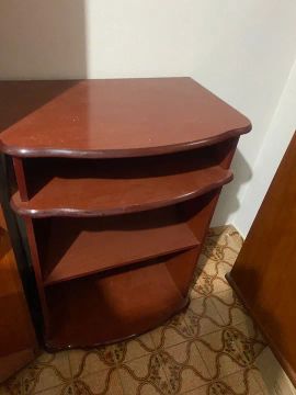 Estante de madeira com 4 prateleiras