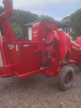 Colhedora de Milho Jumil JM 360G Semi-Nova.