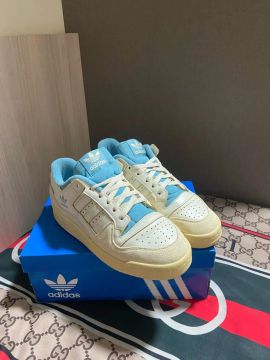 VENDO TENIS ADIDAS LOW 84