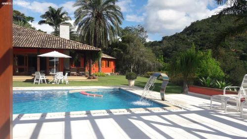Casa de 500m² área constr. 4 quartos sendo 4 suítes em Pedro do Rio-Petrópolis-RJ.