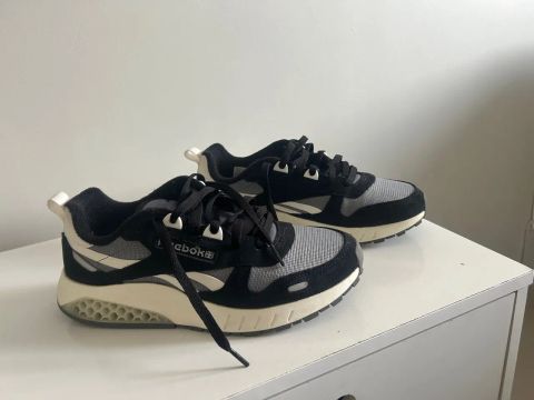 Tênis Reebok Preto e Cinza
