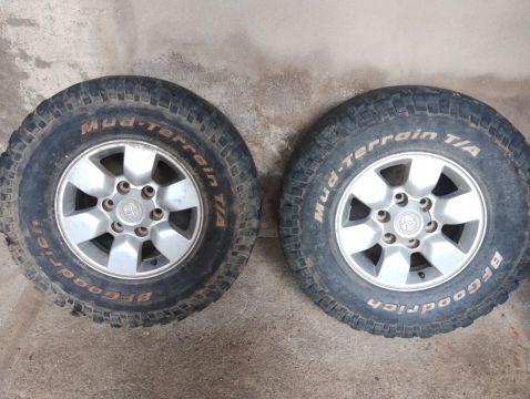 2 rodas de liga Hilux 15 original 