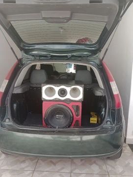 Caixa de som automotivo 