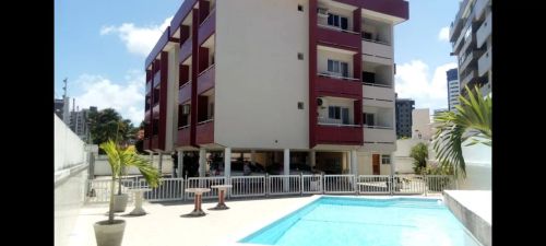 Apartamento com piscina em condomínio fechado