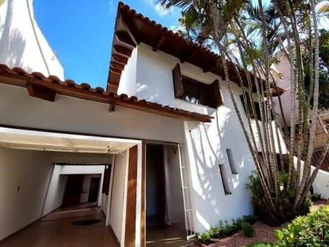 PLANEJAR IMÓVEIS ALUGA: Casa tipo sobrado com 3 quartos, sendo 1 suíte máster com closet e