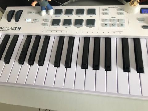 Controlador Arturia keylab essential 61!