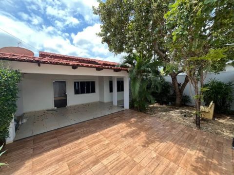 CASA COM 3 QUARTOS E AREA DE LAZER COM PISCINA PARA ALUGAR NA QUADRA 307 SUL