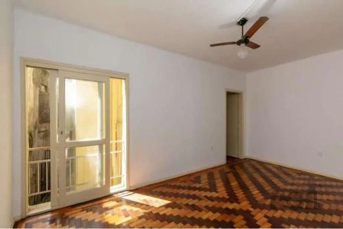Apartamento à venda no coração do Centro Histórico de Porto Alegre! Este incrível imóvel e