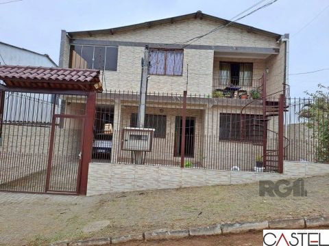 CASA À VENDA COM 5 QUARTOS, 2 COZINHAS, 2 BANHEIROS E PÁTIO GRANDE - VIAMÃO - R$