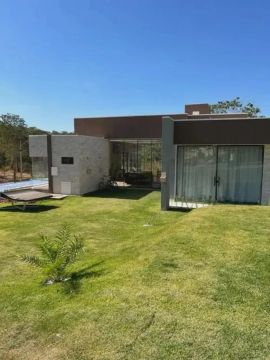 Casa Padrão Real Ville Premium, com sauna piscina de borda infinita e aquecimento