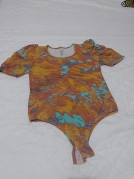 Body estampado laranja e azul  50 reais