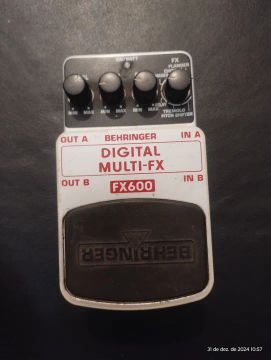Pedal de Efeitos Multi-FX Behringer FX600