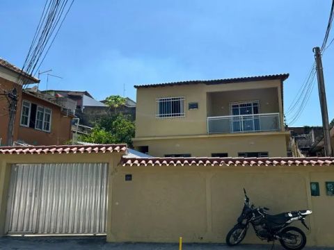 Vendo duas excelentes casa com localização privilegiada no centro de Nilópolis