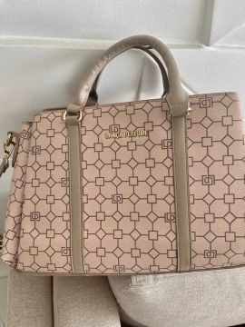 Bolsa lança perfume