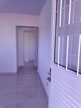 Alugo kitnet de 1 quarto no Recanto 311